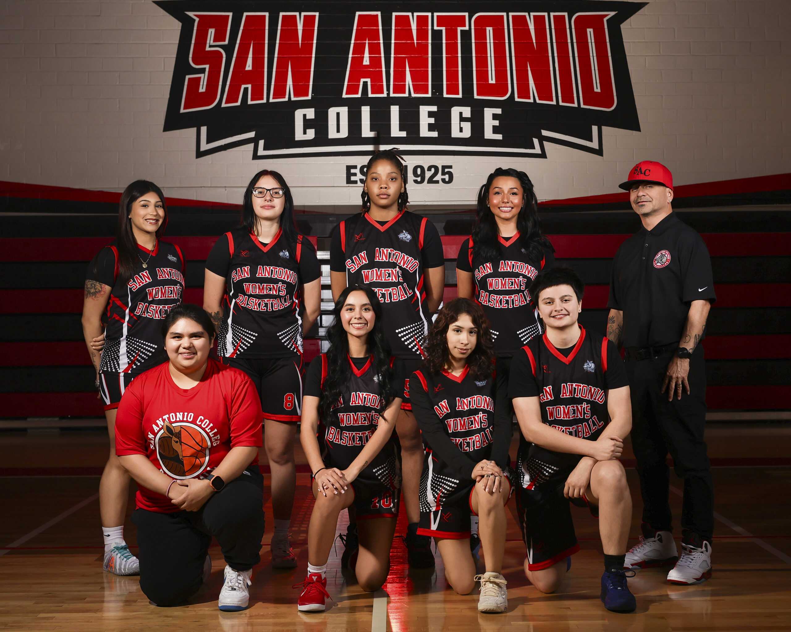 SAC’s Fall 2025 women’s basketball team. Photo by Janelle Alemán.