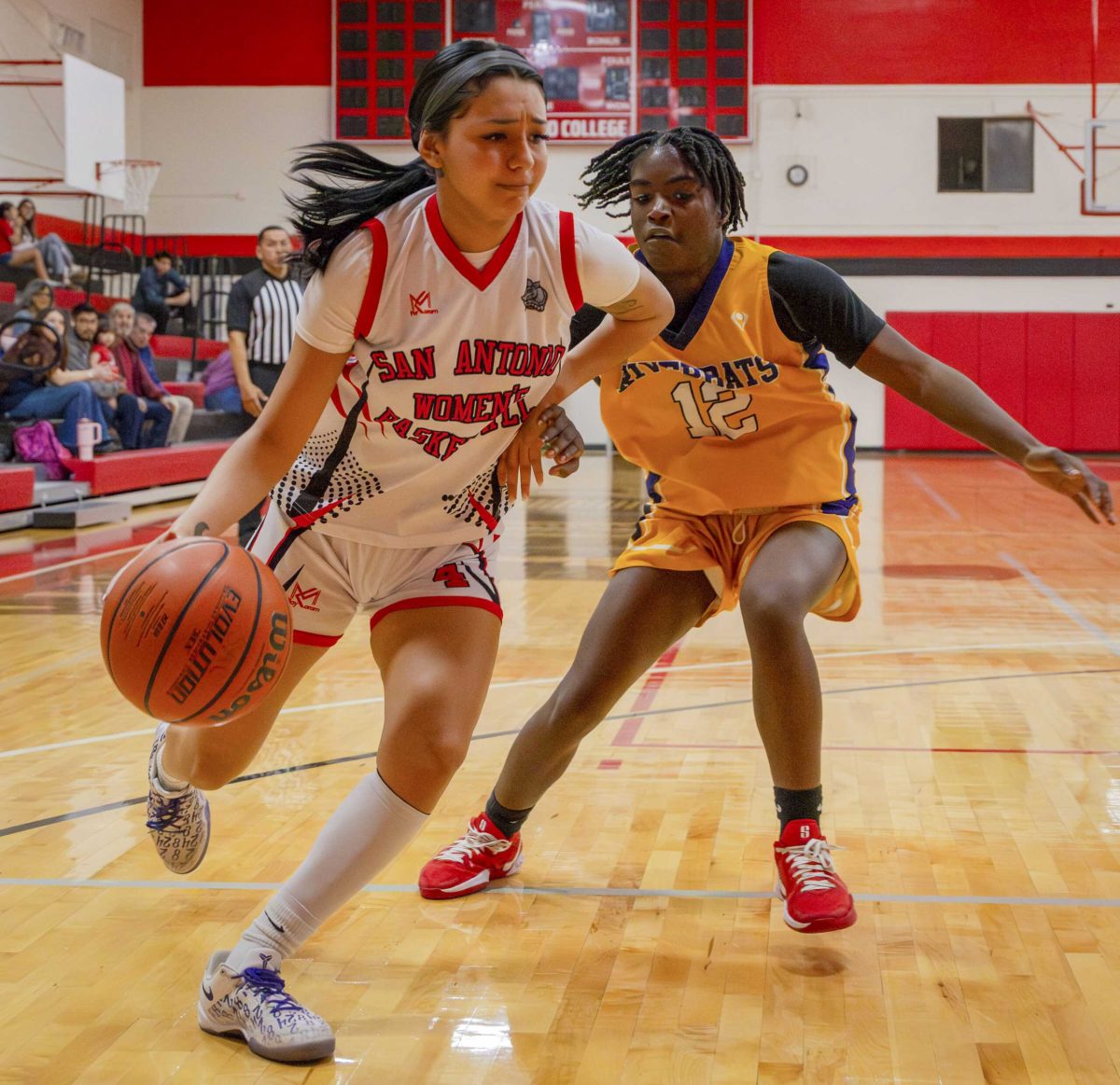 SAC Guard Alexis Castillo drives to the basket in the Armadillos’ spring season opener against ACC at SAC’s Candler Physical Education Center Wednesday. Photo by Chris Hernandez.